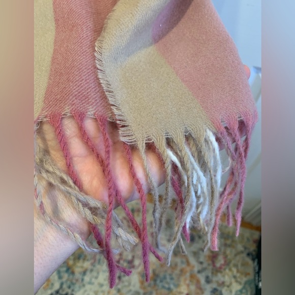 Soft Pink Color Blocked Winter Scarf - Picture 4 of 7